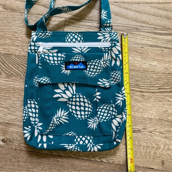Kavu Teal Votyon Crossbody Bag with Pineapple Print - Picture 10 of 11
